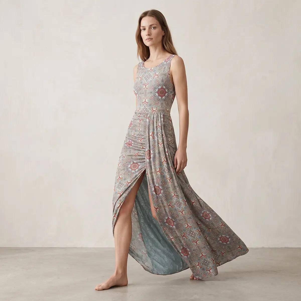 AMANDA gonna in lycra fantasia Vietri di Alessandra Gallo con spacco - elegante gonna Made in Italy -Stretch Collection - indossata frontale