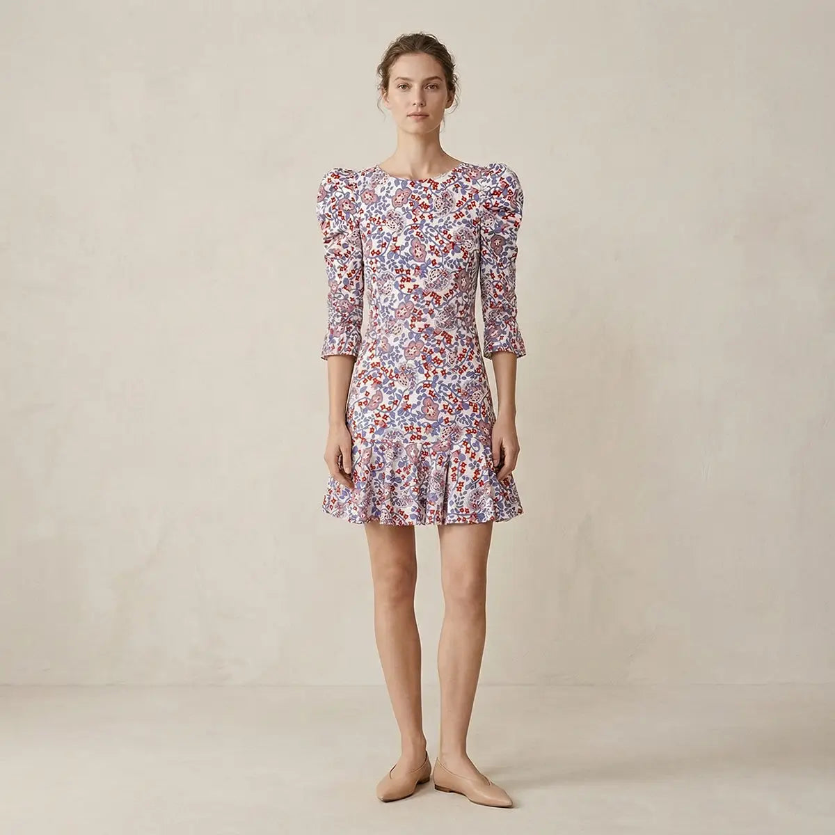 ANDREA, abito corto in cotone White Obsession, su modella.