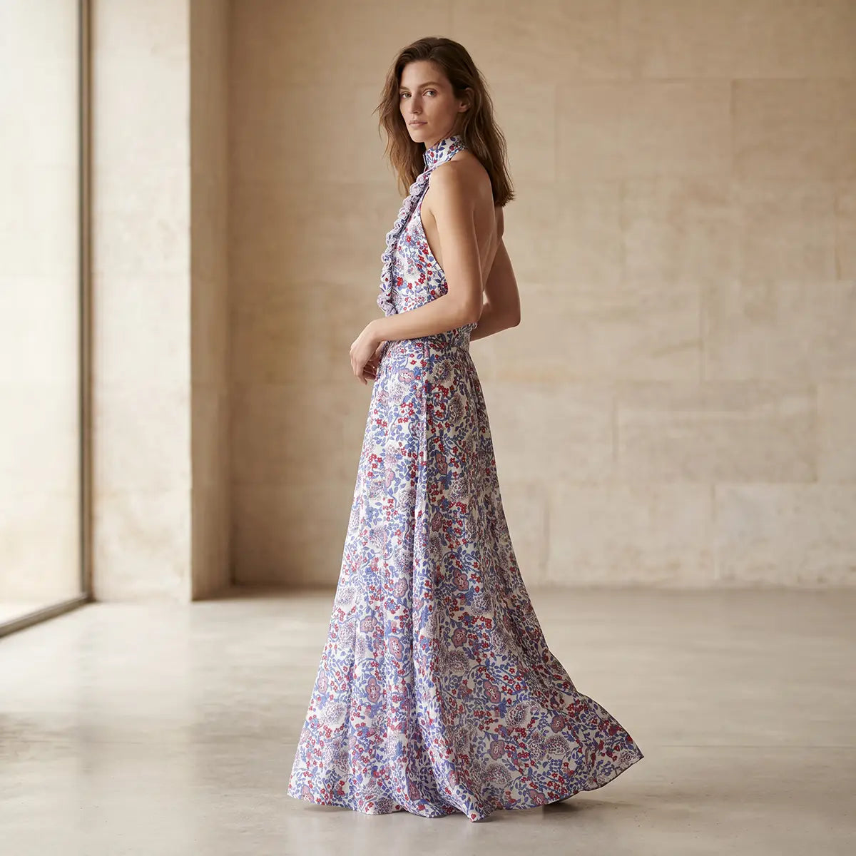 ORCHIDEA top di Alessandra Gallo con schiena nuda e fiocco, bottoni centrali ricoperti e volant in cotone fantasia White Obsession - The Obsession Collection - Made in Italy - indossato
