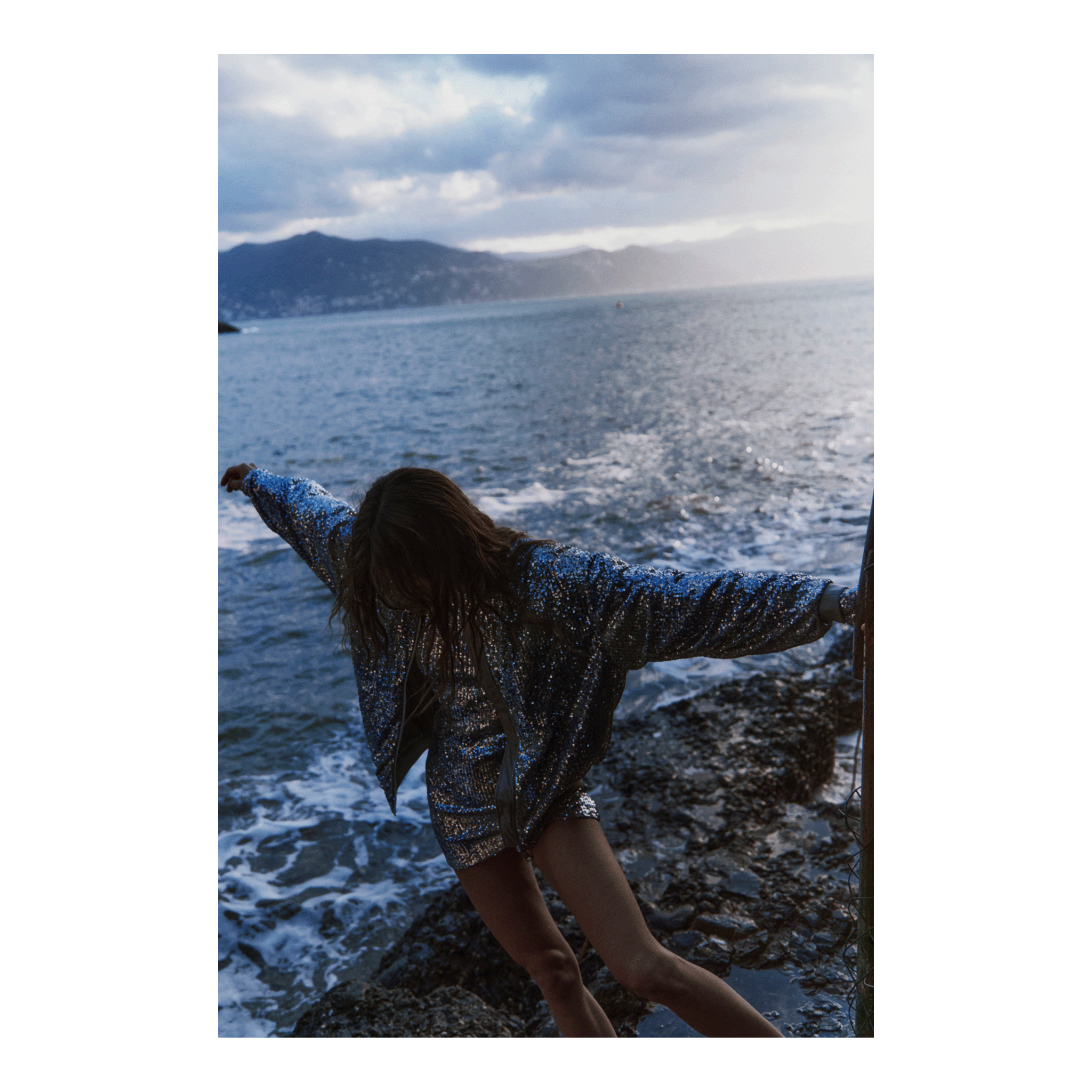 giacca BOMBER di Alessandra Gallo in paillettes melange con maniche lunghe e chiusura a zip - vista frontale - The Light Collection