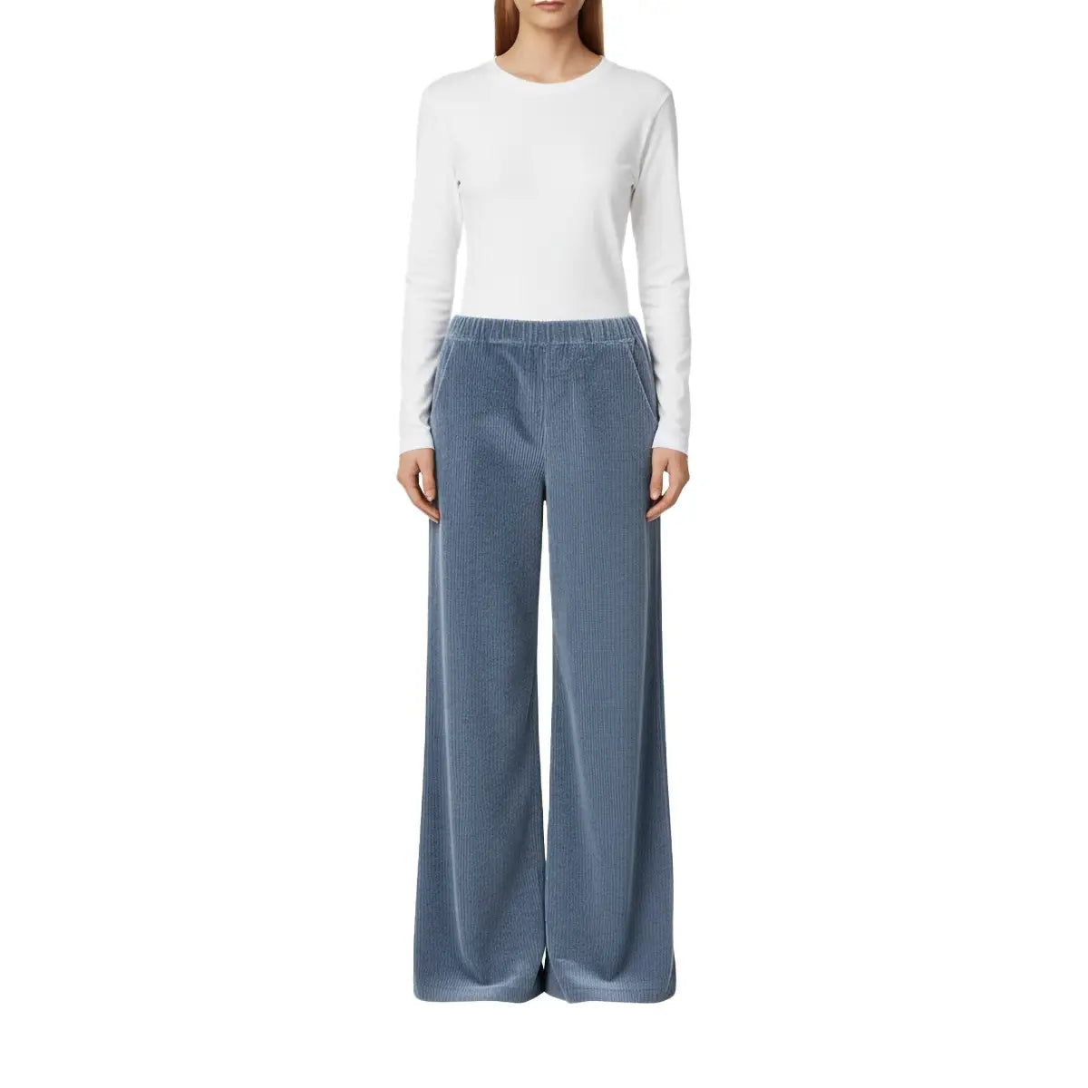 Maxie pantalone palazzo in velluto a coste azzurro di Alessandra Gallo con vita elasticizzata e tasche - indossato frontale