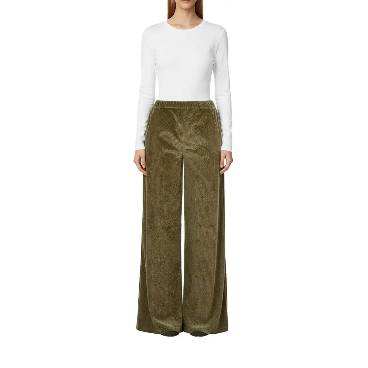 Pantalone palazzo Maxie in velluto a coste verde con vita elasticizzata e tasche - Alessandra Gallo - indossato frontale