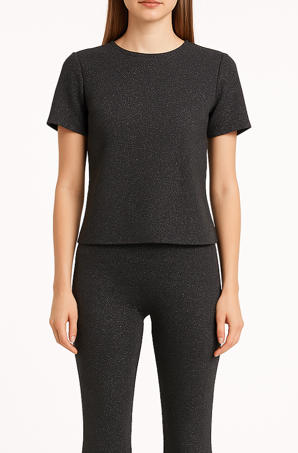T-shirt CARMEN di Alessandra Gallo in lurex antracite con girocollo e maniche corte - indossato frontale - stardustcollection