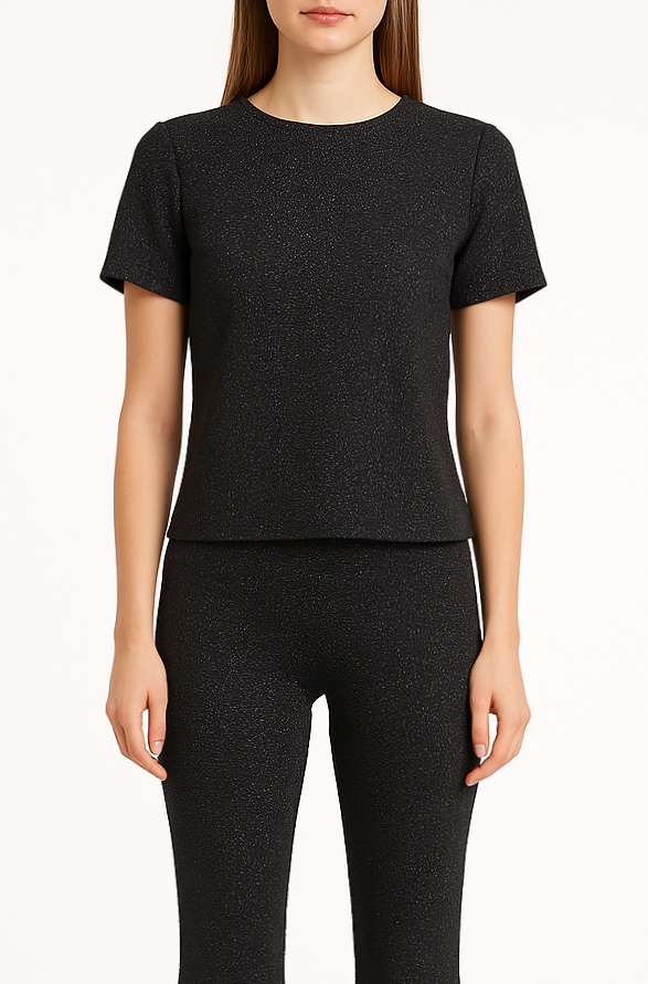 T-shirt CARMEN di Alessandra Gallo in lurex nero con girocollo e maniche corte - indossata frontale - Stardust collection