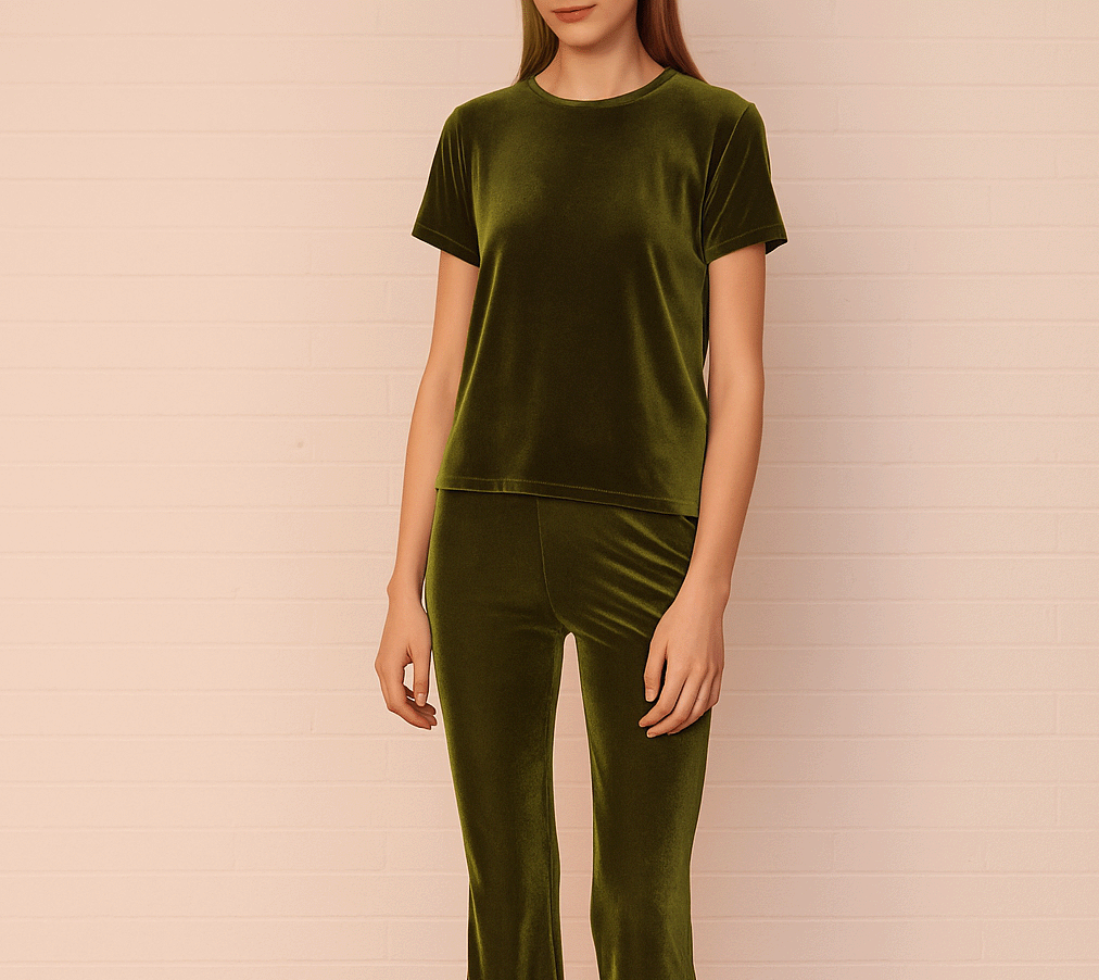T-shirt CARMEN ciniglia verde smeraldo - girocollo indossato frontale Day&Night Collection