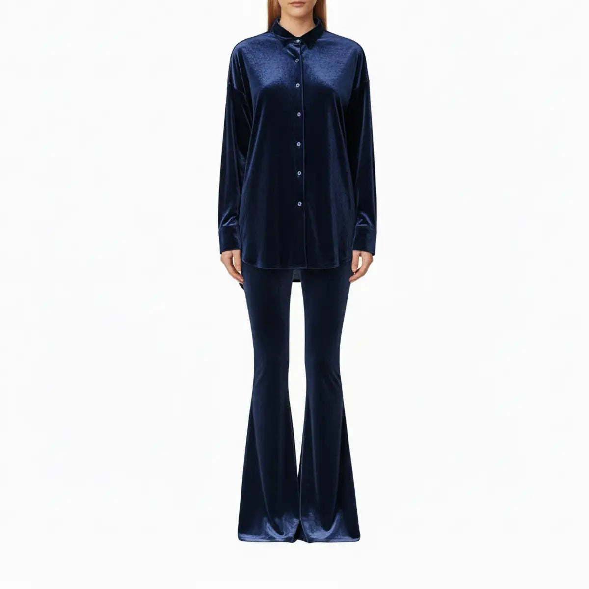 Camicia CELESTE di Alessandra Gallo in ciniglia blu con colletto italiano - indossato frontale - Day&Night Collection