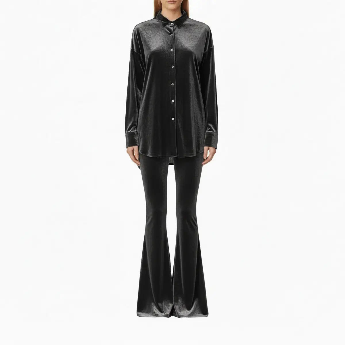 Camicia CELESTE di Alessandra Gallo in ciniglia grigia con colletto italiano - indossato frontale - Day&Night Collection