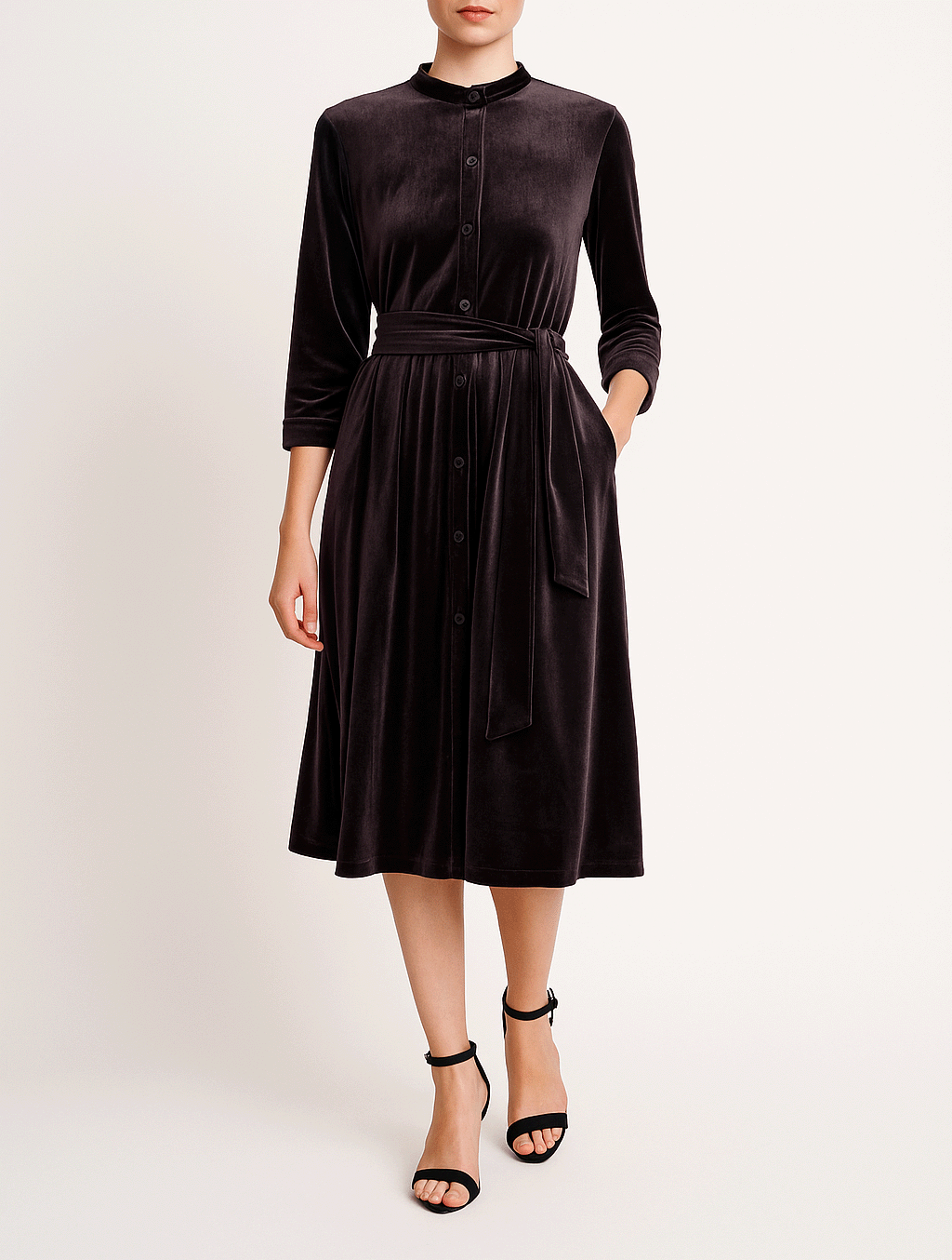Abito midi CLELIA di Alessandra Gallo in ciniglia marrone con bottoni, maniche lunghe e cintura in vita - indossato da modella frontale - Day&Night Collection