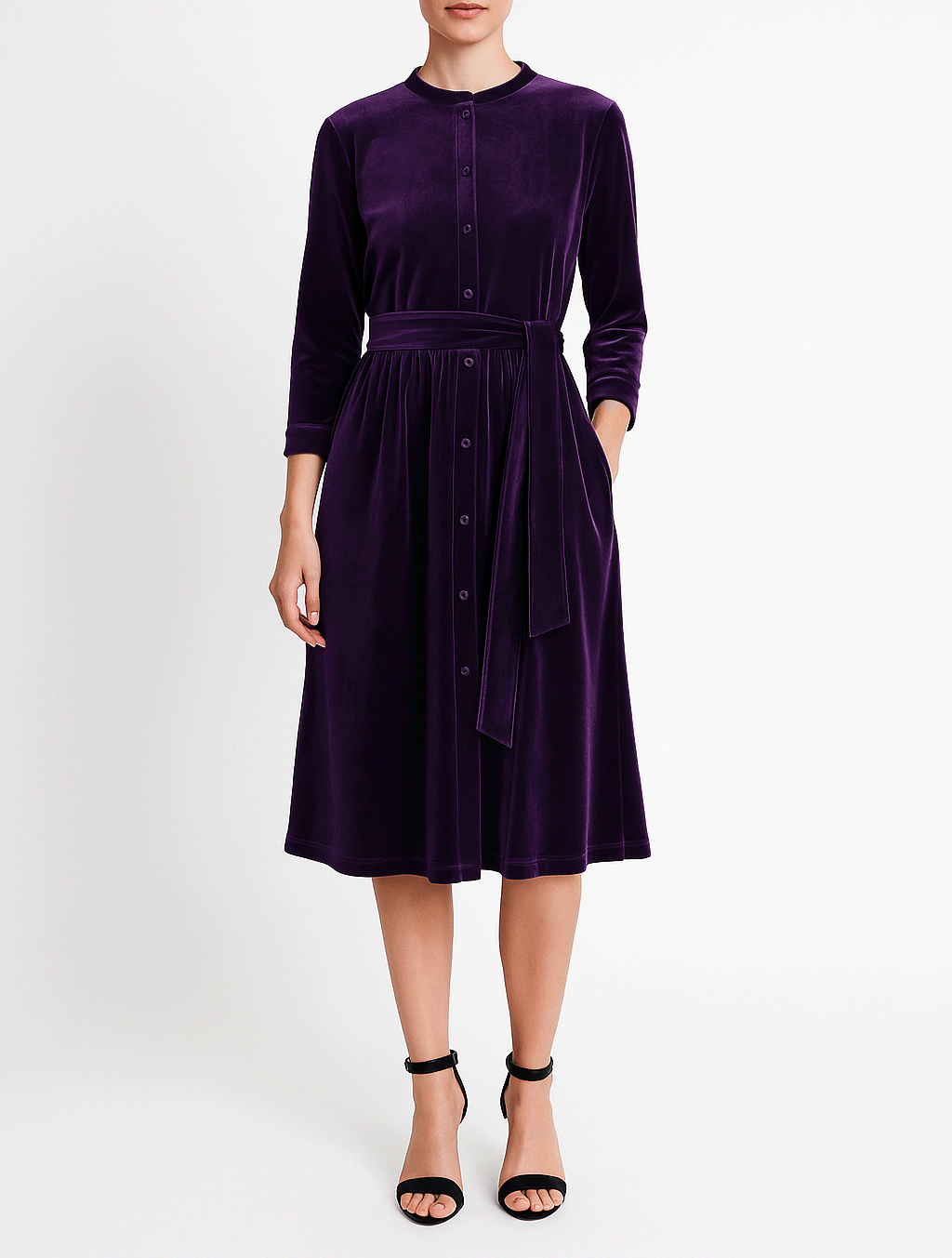 Abito midi CLELIA MIDI di Alessandra Gallo in ciniglia viola con maniche lunghe, bottoni frontali e cintura rimovibile - indossato di modella frontale - Day&Night Collection