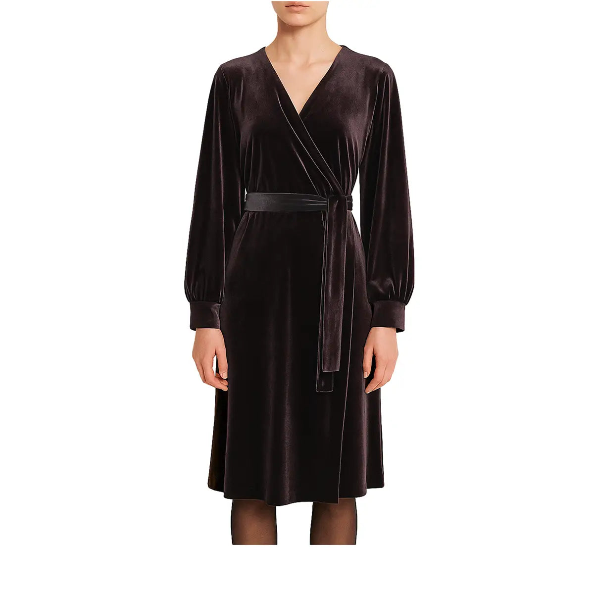 abito midi FIAMMA di Alessandra Gallo in ciniglia marrone con maniche ampie, chiusura a portafoglio e scollo a V - indossato frontale - day&night collection