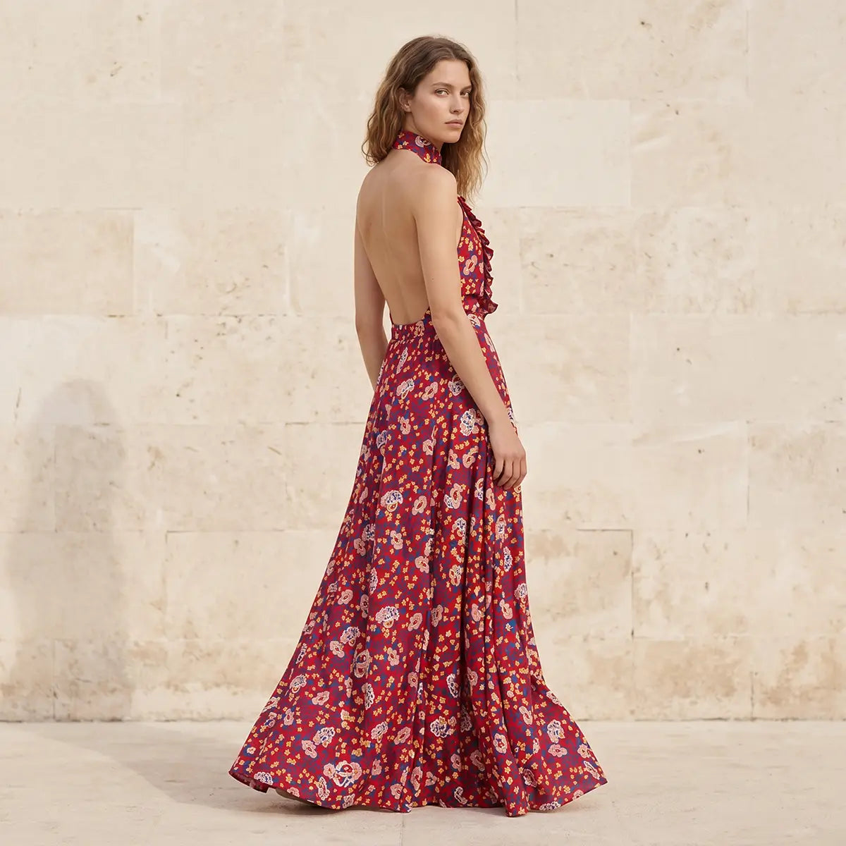 Gonna lunga FIORDALISA e top halter ORCHIDEA in cotone Red Obsession, indossati insieme.