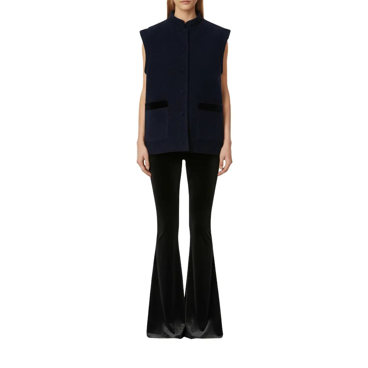 gilet GILDA di Alessandra Gallo in lana cotta blu con bottoni rivestiti, collo alla coreana, bordi in velluto sulle tasche applicate - indossato frontale - The Wool collection