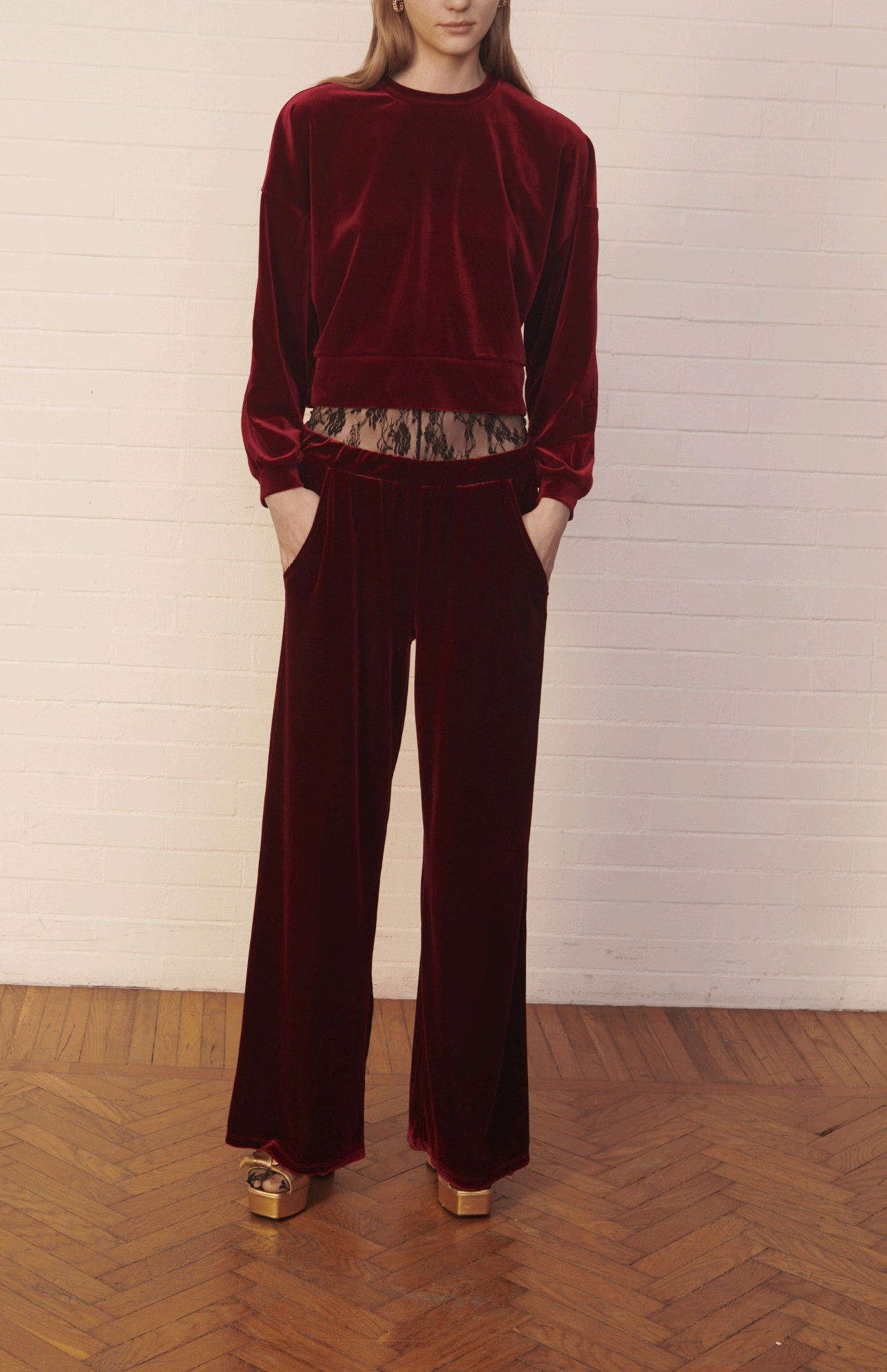 Felpa IOLE ciniglia bordeaux crop girocollo - indossato frontale Day&Night Collection