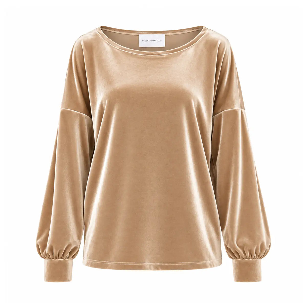 LAVINIA, felpa in ciniglia beige con scollo a barchetta, maniche ampie raccolte ai polsi.