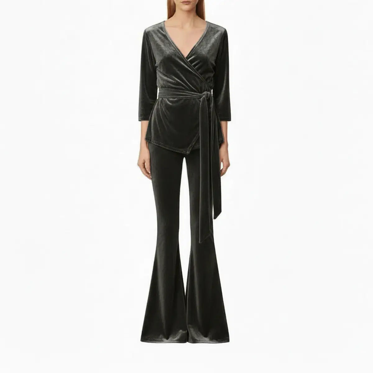 Blusa LEONORE a  portafoglio di Alessandra Gallo in ciniglia grigia con maniche a 3/4 e scollo V - indossato frontale -Day&Night Collection