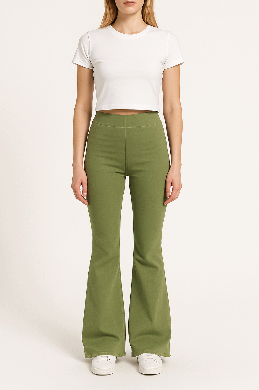 Pantalone a zampa LOLISSIMA di Alessandra Gallo in cotone verde con vita alta ed elastico in vita - indossato frontale - Made in Italy - Printemps Collection
