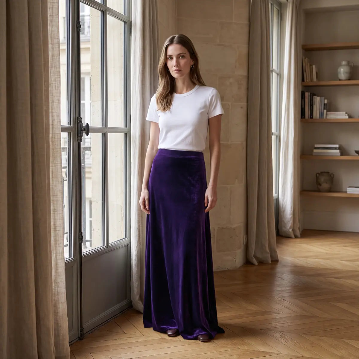 TOSCA, gonna lunga in ciniglia viola con linea svasata, su modella.